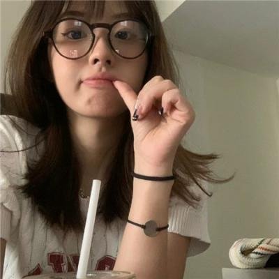 怕羞的黄莺